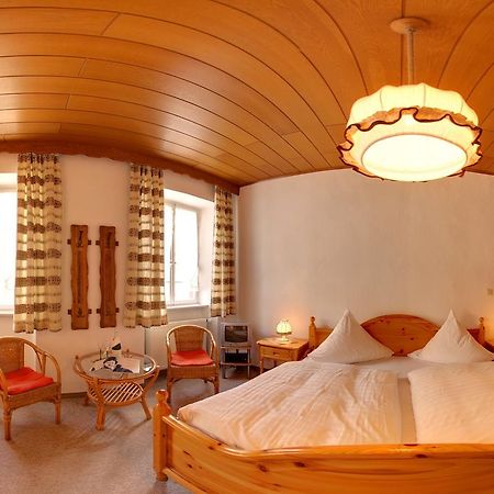 Hotel Weingut Schuetzen Senheim Bagian luar foto