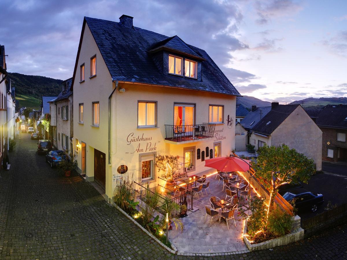Hotel Weingut Schuetzen Senheim Bagian luar foto